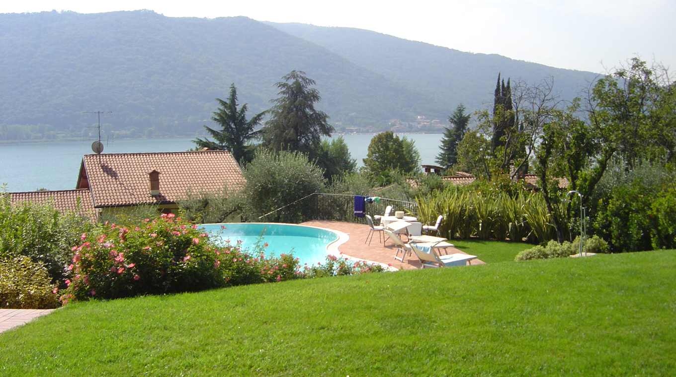 Giardino con vista lago