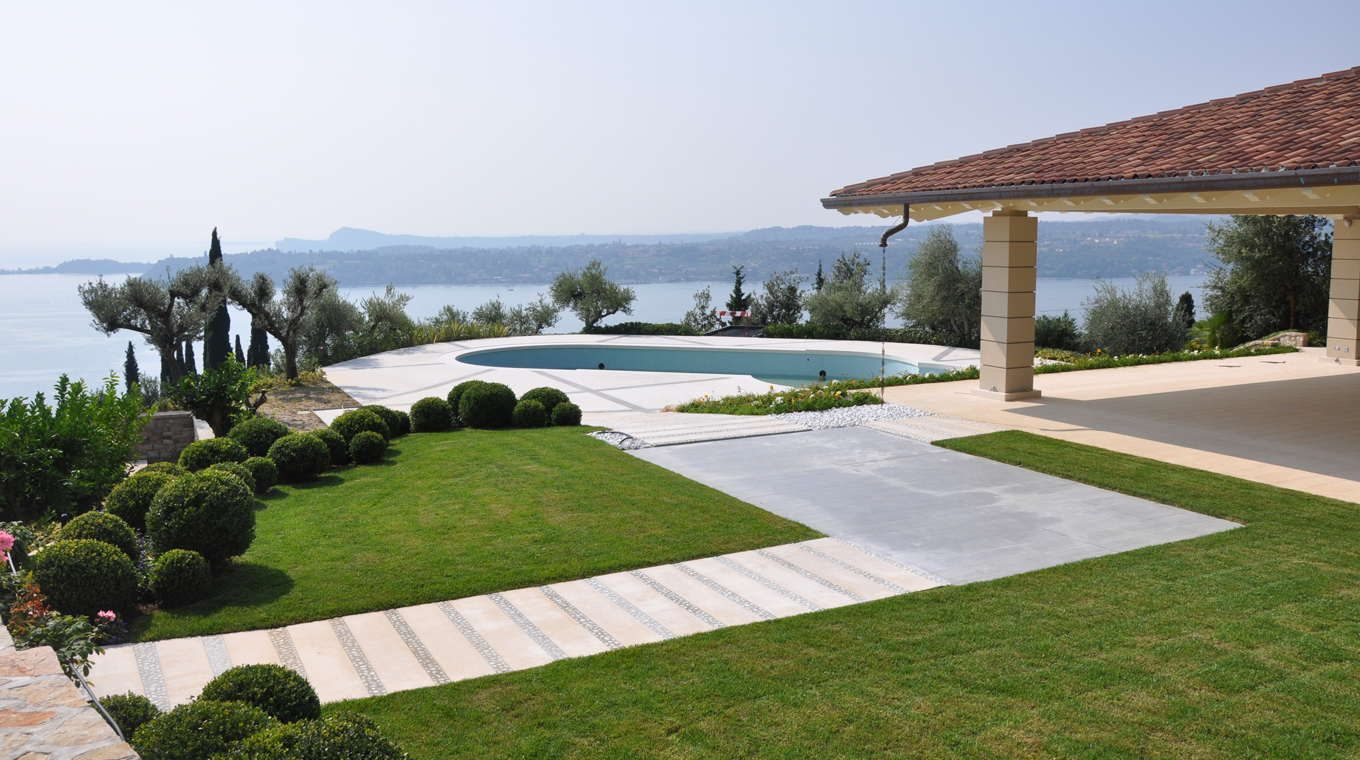 Villa con vigneto vista lago